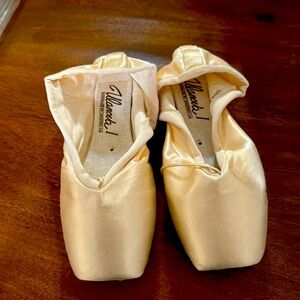 Grishko Ulanova 1 size 4 1/2 xx M